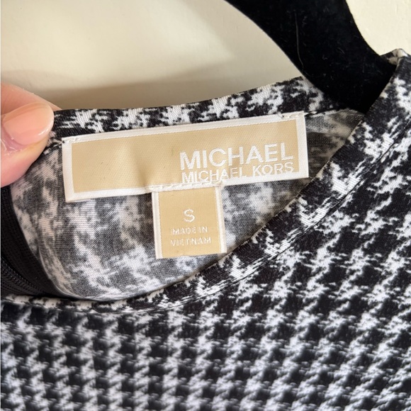 Black & White Houndstooth Long Sleeve Dress - Picture 4 of 5